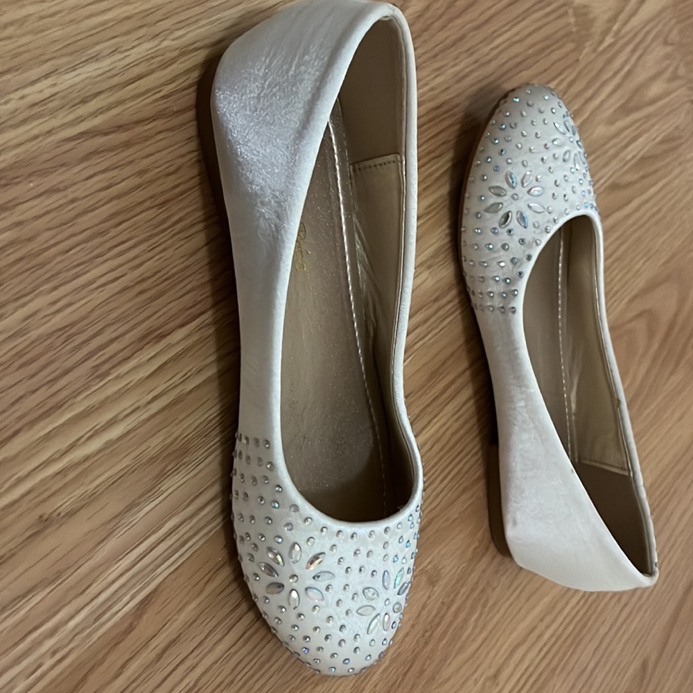 Dream Pairs Jeweled shoes - Picture 9 of 15